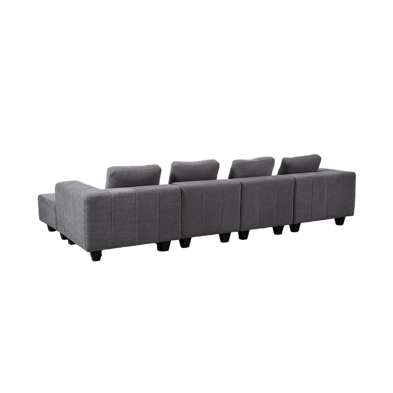Velká modulární pohovka ve tvaru L ze světle šedé látky se čtvercovými polštáři, moderní minimalistický styl