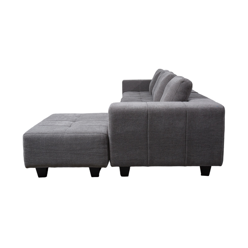 Velká modulární pohovka ve tvaru L ze světle šedé látky se čtvercovými polštáři, moderní minimalistický styl