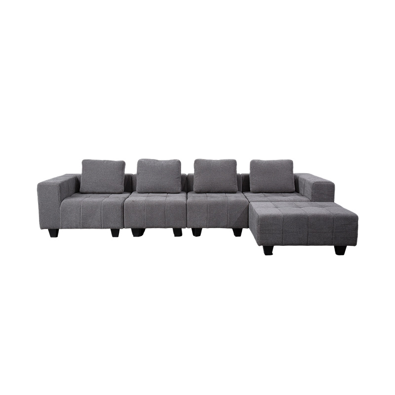 Velká modulární pohovka ve tvaru L ze světle šedé látky se čtvercovými polštáři, moderní minimalistický styl
